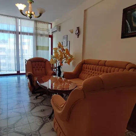 アパート Apartament ドゥラス